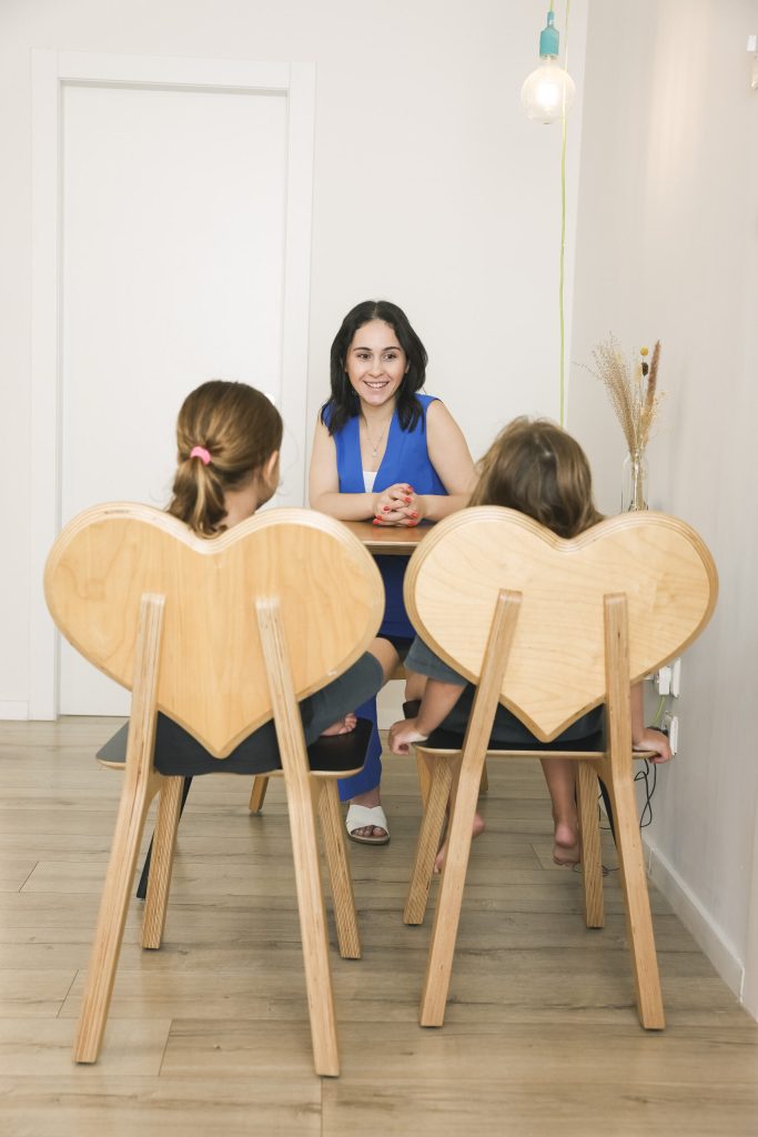 Guide on helping children with social struggles develop key skills.